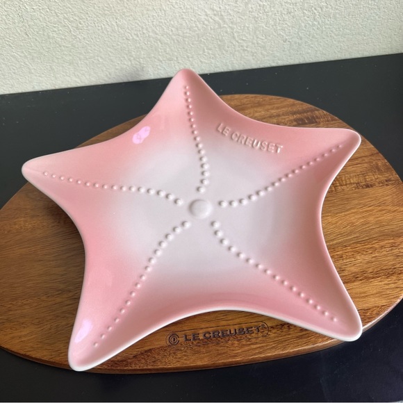 🧡NIB🧡LE CREUSET Medium Starfish Dish Shell Pink - Picture 4 of 8